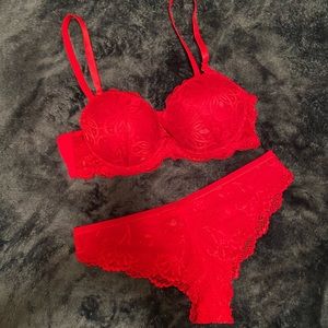 NWOT Bra set 36C/M
